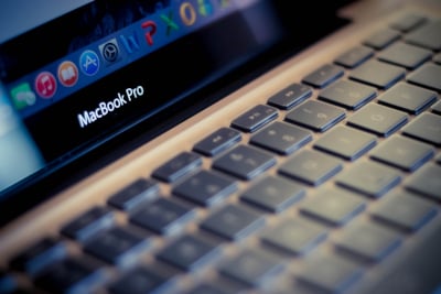 FAA bans Apple laptops from U.S. flights