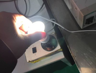 Diagnoselampe Umweltschutz LED-Kristall 50 mm Skala Erweiterte Leiterplattensteuerung für Notfallsituationen für klinische Zwecke Schwarz Pupil Check Pen 